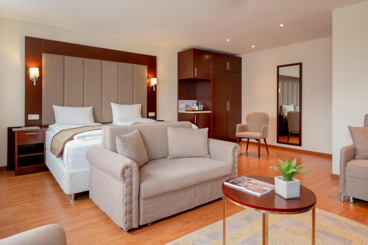 Palast Hotel Hürth Kültér fotó