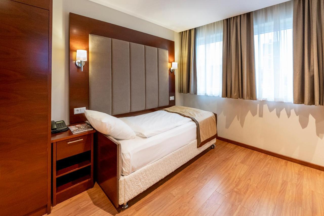 Palast Hotel Hürth Kültér fotó