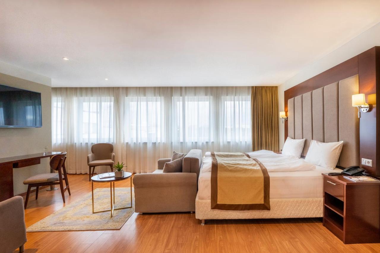 Palast Hotel Hürth Kültér fotó