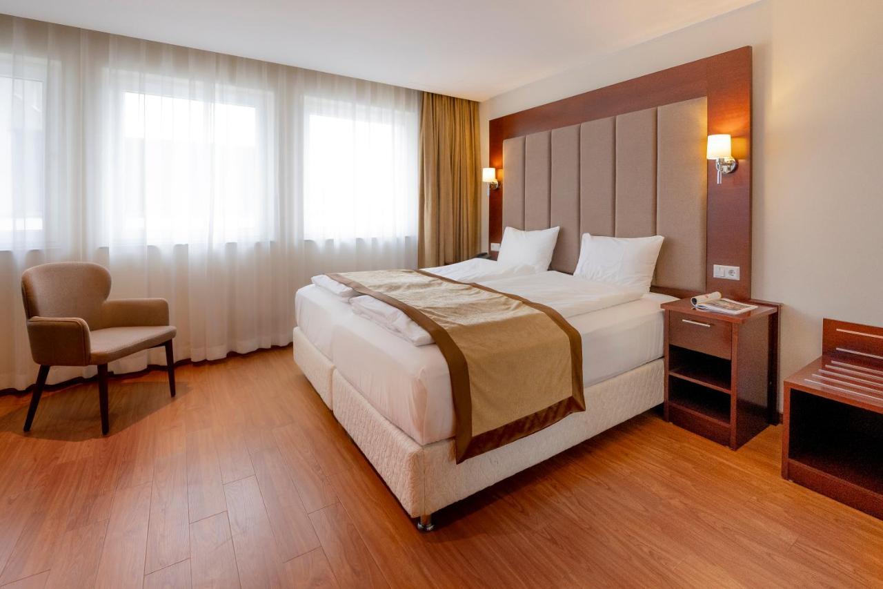 Palast Hotel Hürth Kültér fotó